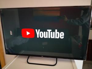 Telewizja i/lub zestaw kina domowego w obiekcie Apartmani Novak - Vir