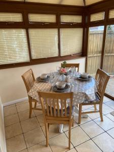 Billede fra billedgalleriet på Cosy Cottage Great Bentley near station and shops i Great Bentley + 11 billeder