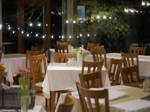 Gallery image of No Name Hotel in Velchevo +25 photos