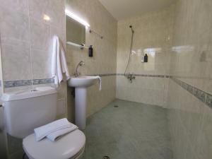 Gallery image of No Name Hotel in Velchevo