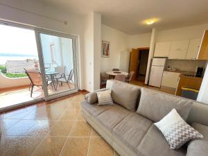 Kuchyňa alebo kuchynka v ubytovaní Apartman La Mar