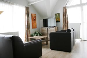 TV a/nebo společenská místnost v ubytování Hotel & Appartementen - De Zeven Heuvelen