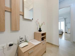 Ванная комната в SOKOS Residence, 4' walk from Syngrou-Fix Metro +32 фотографии