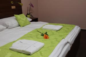 Postel nebo postele na pokoji v ubytování Hotel Zámeček