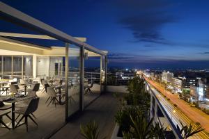 Rõdu või terrass majutusasutuses Athenaeum Smart Hotel