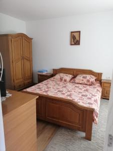 a bedroom with a bed with a dresser and a bed sidx sidx sidx sidx at Cabanute pitoresti Poiana Largului in Poiana Teiului