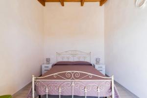 A bed or beds in a room at Villa Pussacra by BarbarHouse