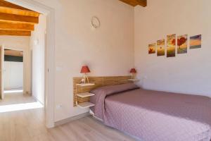 A bed or beds in a room at Villa Pussacra by BarbarHouse