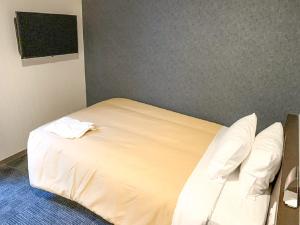 Voodi või voodid majutusasutuse HOTEL LiVEMAX Kyoto Nijojonishi toas