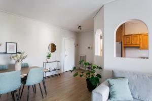 Kuchyňa alebo kuchynka v ubytovaní Signature 2BR Apartment in Marousi by UPSTREET