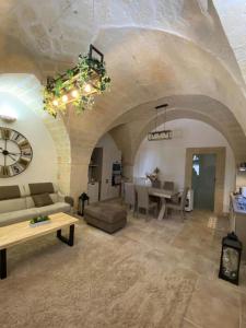 a large living room with a clock on the wall at LATA LUXURY HOME CASA VACANZE in Brindisi