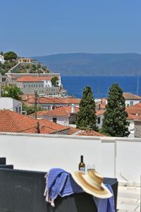 Galeriebild der Unterkunft Bexis Residences Hydra in Hydra