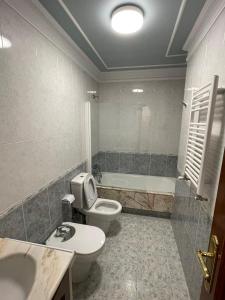 Kúpeľňa v ubytovaní Alojamiento Apostol 2 + 3 fotografie