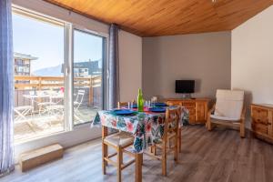 TV a/nebo společenská místnost v ubytování Terrasse des Lupins