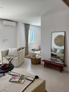 Uma área de estar em Portobello Boutique Hotel