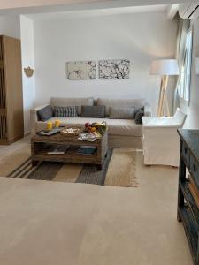 Uma área de estar em Portobello Boutique Hotel