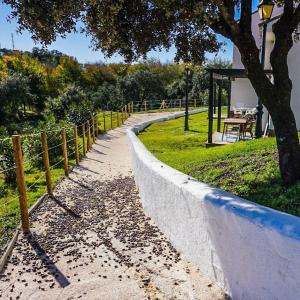Vonkajšia záhrada v ubytovaní Casas Rurales Pantano de La Minilla