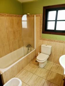 Łazienka w obiekcie Casa 2 habitaciones con piscina y cenador al aire libre