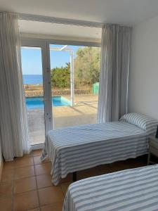 Ένα ή περισσότερα κρεβάτια σε δωμάτιο στο Villa Biniquanvulgui con vistas