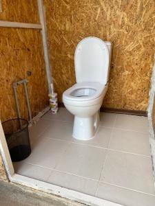 a bathroom with a toilet in a brick wall at Emir in Dzhetyoguz