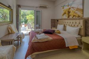 a bedroom with a large bed and a window at Fantastic Matala 2 in Matala