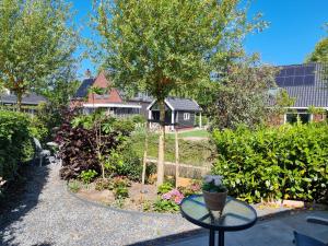 Κήπος έξω από το Vakantiewoning De kleine Vos MB02