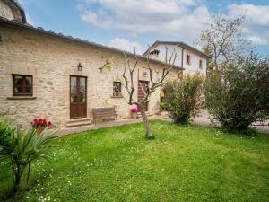 Vonkajšia záhrada v ubytovaní Cozy Farmhouse in Citta' di Castello