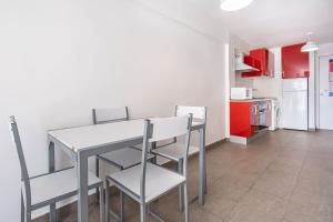 Kuchnia lub aneks kuchenny w obiekcie Carabelas I 10-6