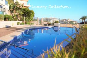 Bazén v ubytovaní Bay View Luxury Apartment, Amazing Sea View & Pool alebo v jeho blízkosti