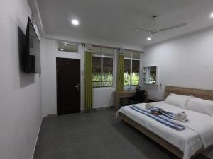Postel nebo postele na pokoji v ubytování Dhangethi INN + 37 fotografií