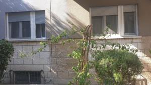 Το κτήριο όπου στεγάζεται  το διαμέρισμα