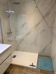 Afbeelding uit fotogalerij van CORSE HOLISTIKA - Rez-de-jardin avec vue mer exceptionnelle et piscine magnifique in Pietrosella