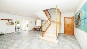 Gallery image of Villa with pool in Cala Blanca with sea views in Cala Santandria