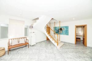 Gallery image of Villa with pool in Cala Blanca with sea views in Cala Santandria