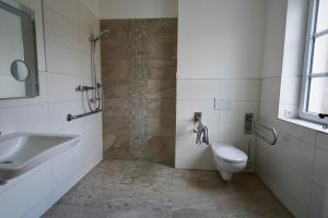 Koupelna v ubytování Familien- und Apartmenthotel Lerchenberghof