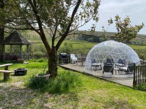 Billede fra billedgalleriet på Barn Cottage - Farm Park Stay with Hot Tub i Swansea