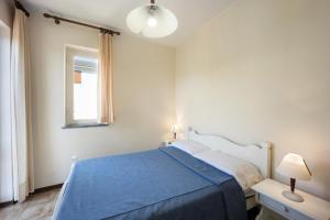 Giường trong phòng chung tại E6-12 bilocale Borgo Rovere