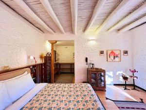 Lchang Nang Retreat-THE HOUSE OF TREES-Nubra Valley客房内的一张或多张床位