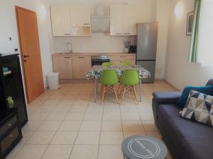 Kuchyňa alebo kuchynka v ubytovaní Apartments Barbara Gregovica