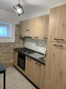 Kuchyň nebo kuchyňský kout v ubytování LA CASA DI PIETRA