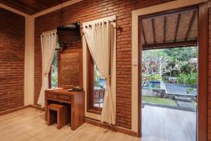 Dhiari Guest House外面的花园