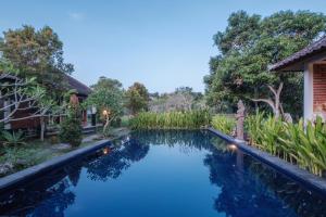 The swimming pool at or close to Dhiari Guest House