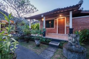 Dhiari Guest House外面的花园
