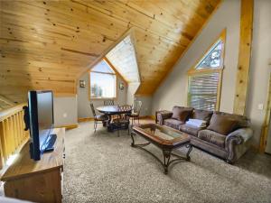 Gallery image of Moccasin Lodge in Duck Creek Village