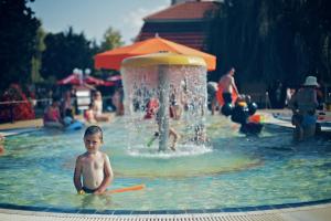 The swimming pool at or close to Hotel Corvus Aqua