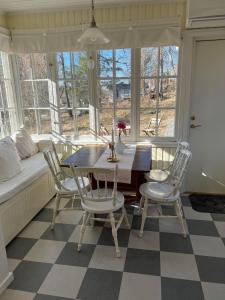 Dining area sa villa