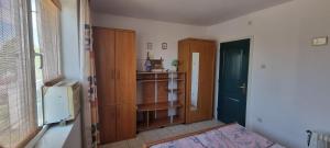 a room with a closet and a room with a door at CENTRAL APARTAMENT La malul marii 3 camere & Living in Mangalia +17 photos