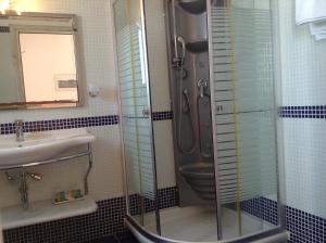 A bathroom at Atrium of Alonissos