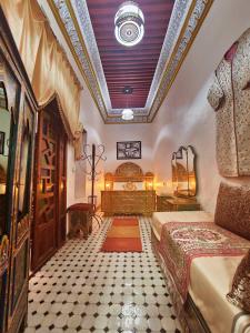 a bedroom with two beds and a ceiling at Riad Fés blida in Fès