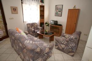 Posedenie v ubytovaní House Peri